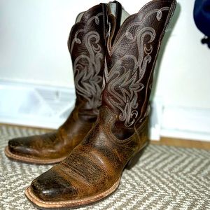 Pre-loved Ariat women’s square toe boots